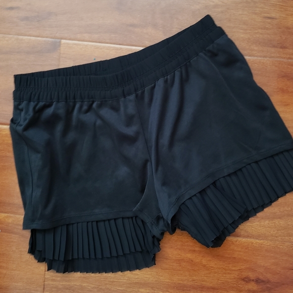 EUC BLack Flowy Pleated Shorts XSMALL - Picture 6 of 7